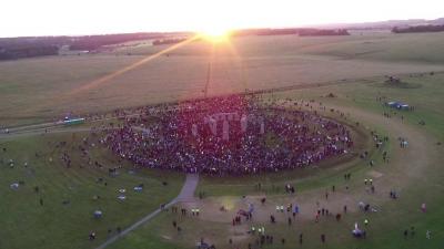 1529616533_summer-solstice-thousands-gather-at-stonehenge-for-longest-day-details.jpg